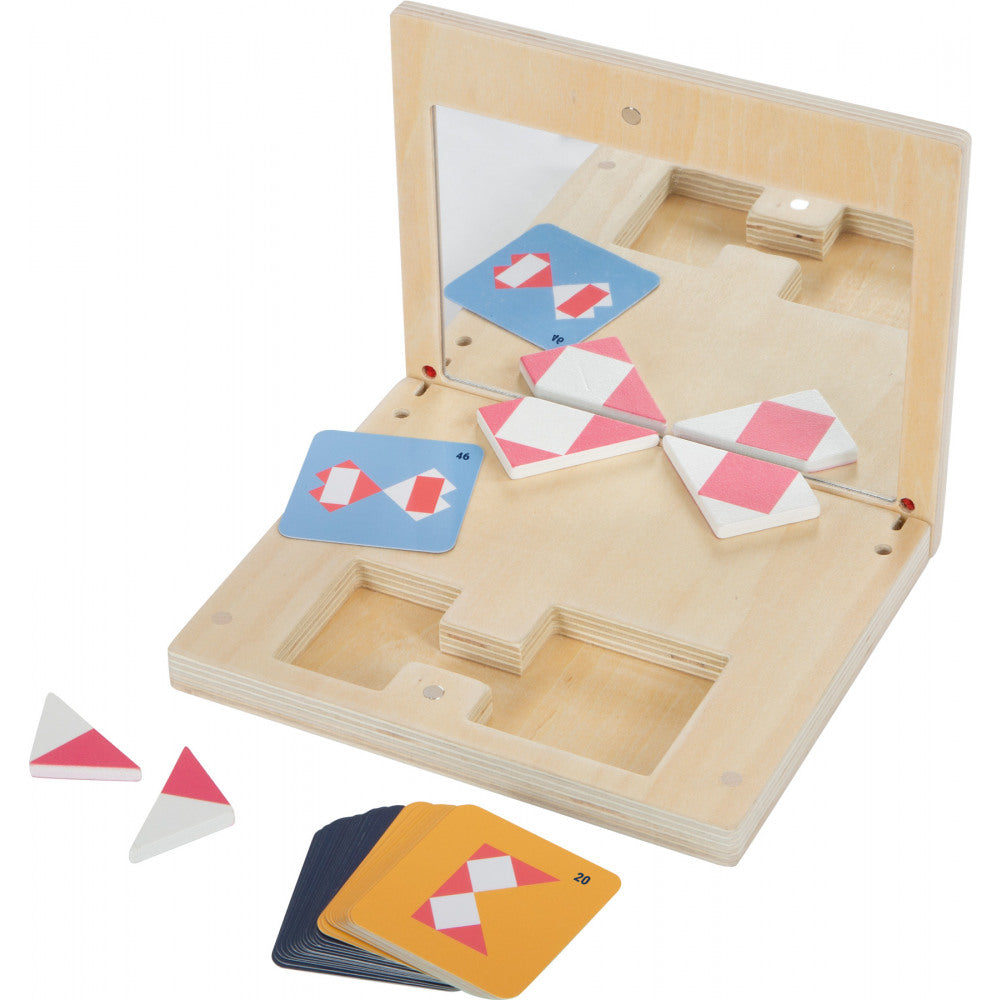 Symmetry Game with Mirror